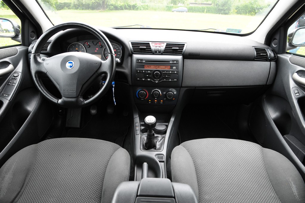 Używane: Fiat Stilo 1.6, Peugeot 307 1.6 i Renault Megane II 1.6 - Bohaterowie drugiego planu