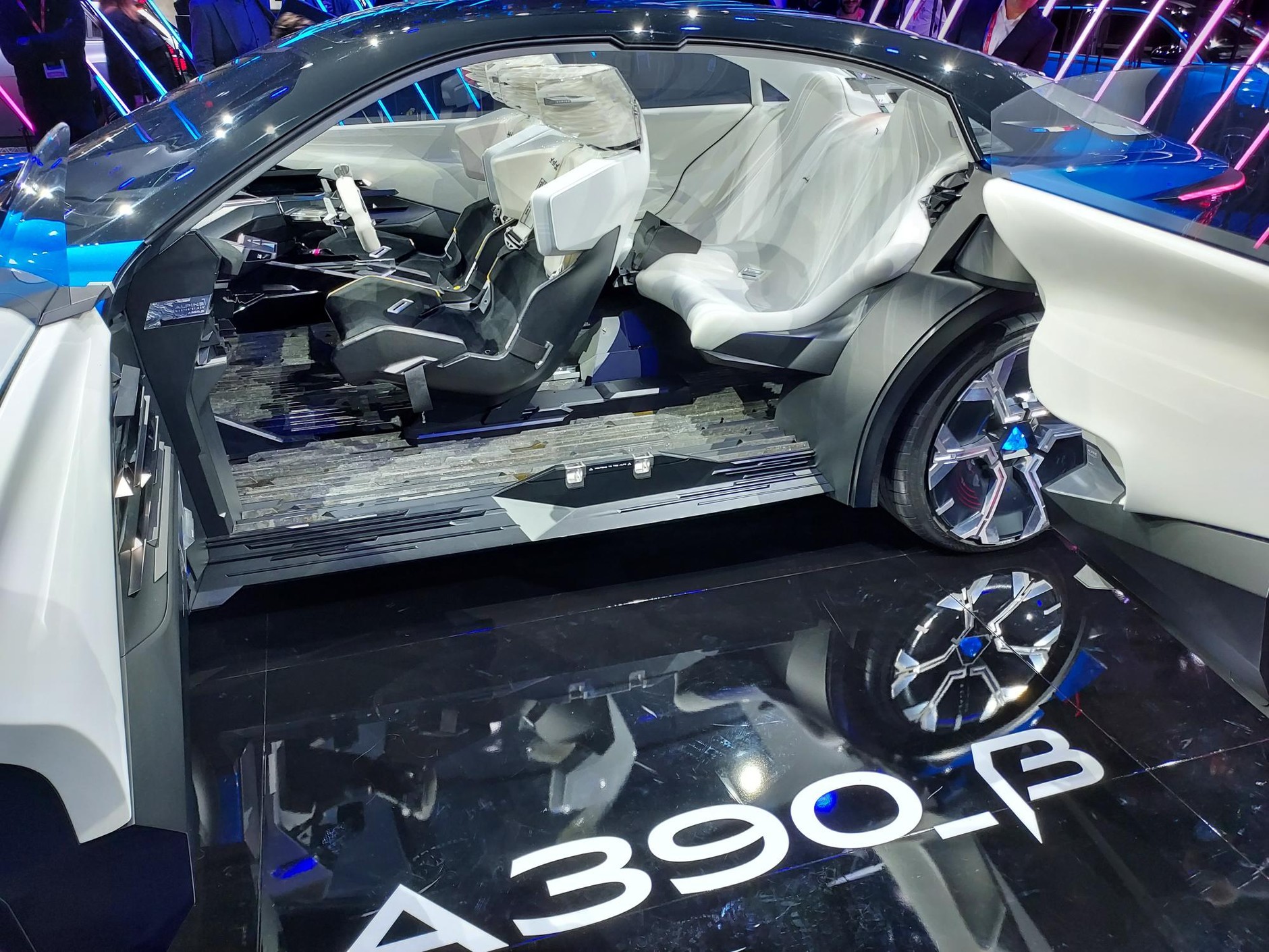 Salon samochodowy w Paryżu 2024