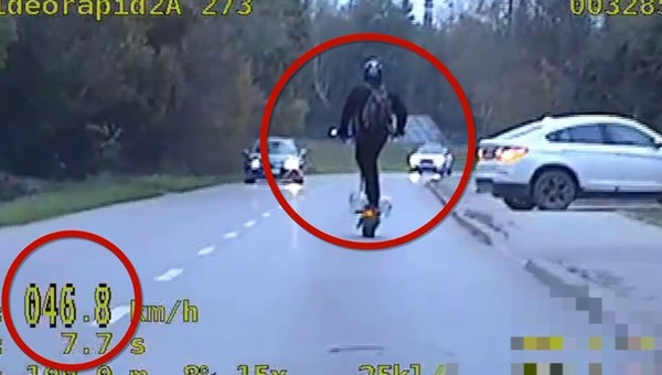 Jechał hulajnogą po ulicy. Dostał 1800 zł mandatu