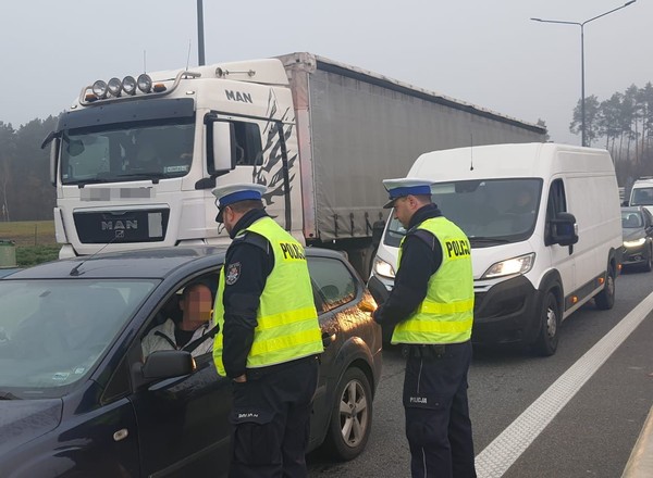 Zmasowana akcja policji na autostradzie A4 po długim weekendzie