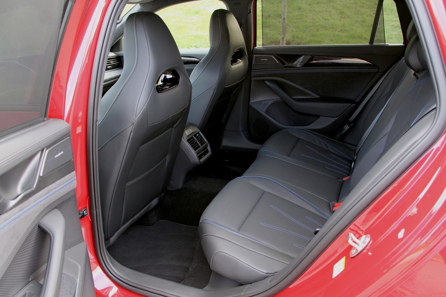 Volkswagen Passat 2.0 TDI R-Line Plus