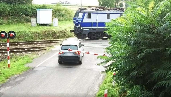 Kierowca BMW sporo ryzykował. Wszystko się nagrało [WIDEO]