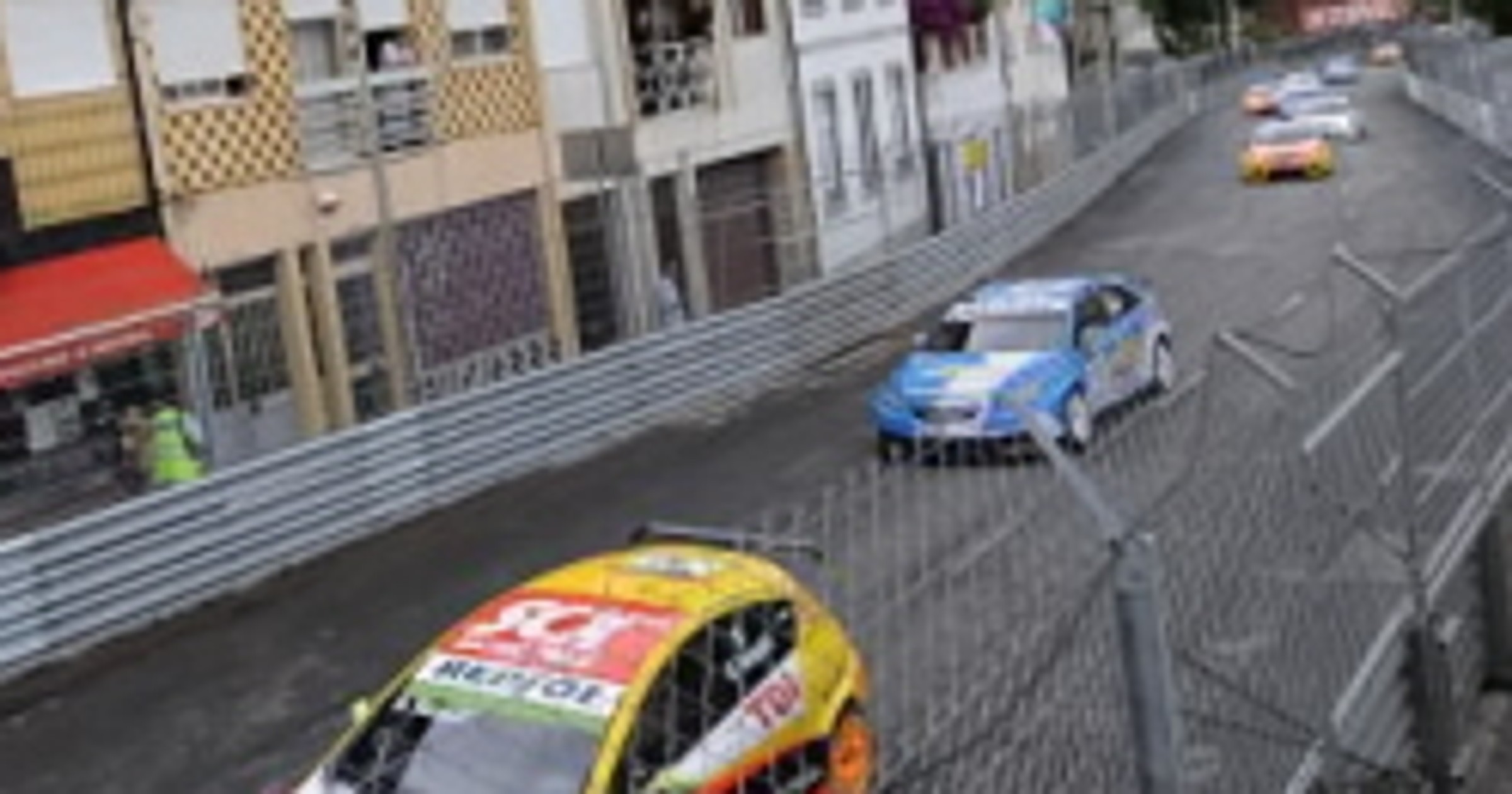 Seat znów na podium i nadal prowadzi w WTCC