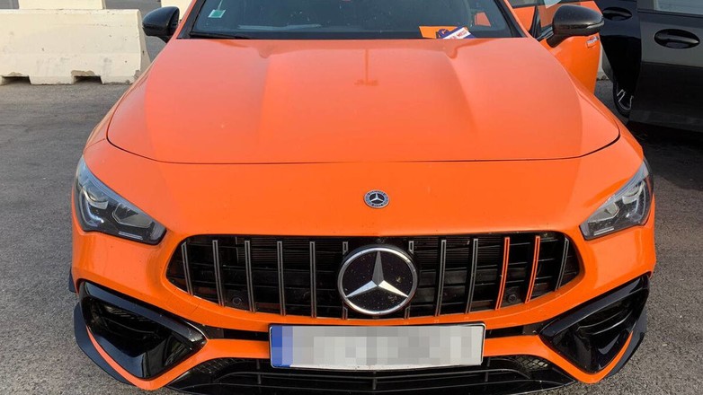 Pomarańczowy Mercedes już był przygotowany do przerzutu do Maroka
