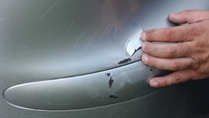 Zamiast zostawić numer telefonu, stawił się na komisariacie. Dostał 6 tys. zł mandatu