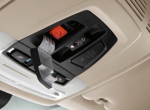 Osiemnastolatka uciekła po kolizji. Jej BMW samo powiadomiło służby