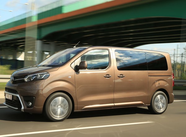 Toyota ProAce Verso Medium - pogromca Volkswagena T6?