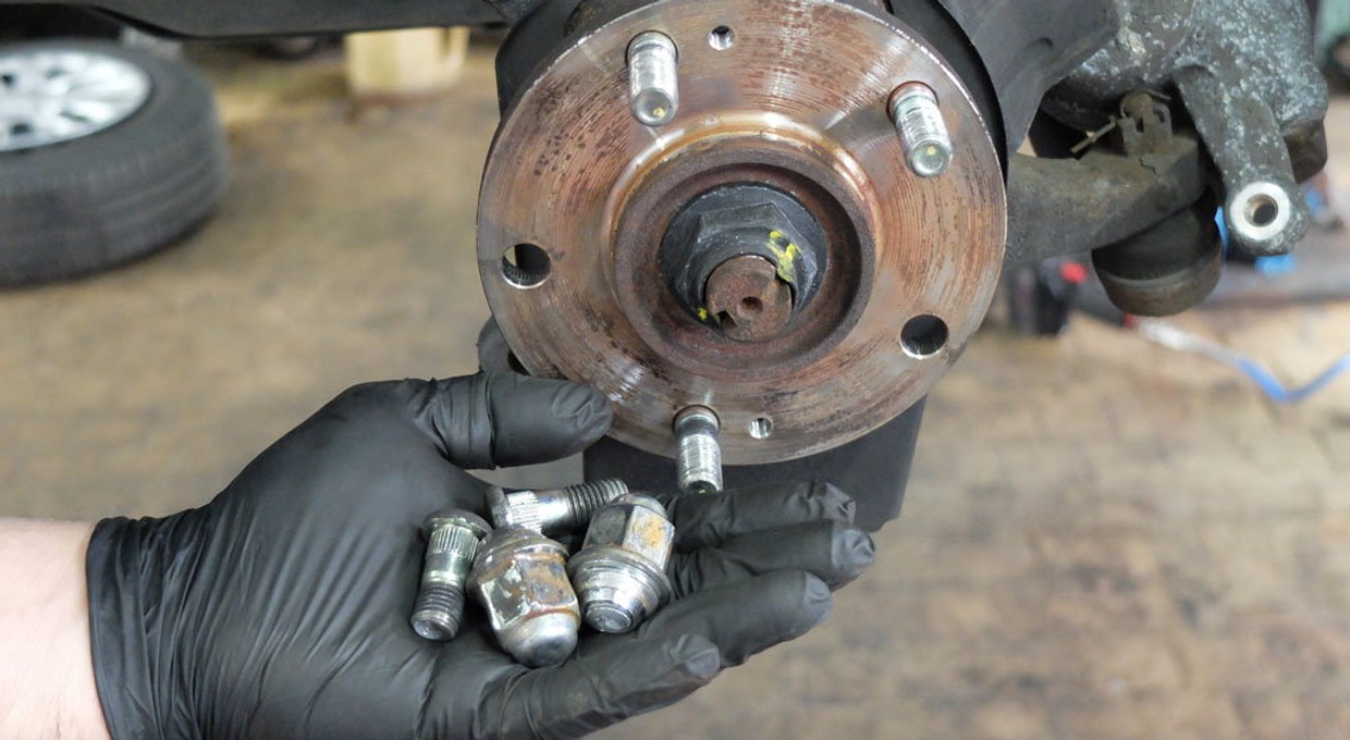 Ukręcona szpilka i... co dalej?