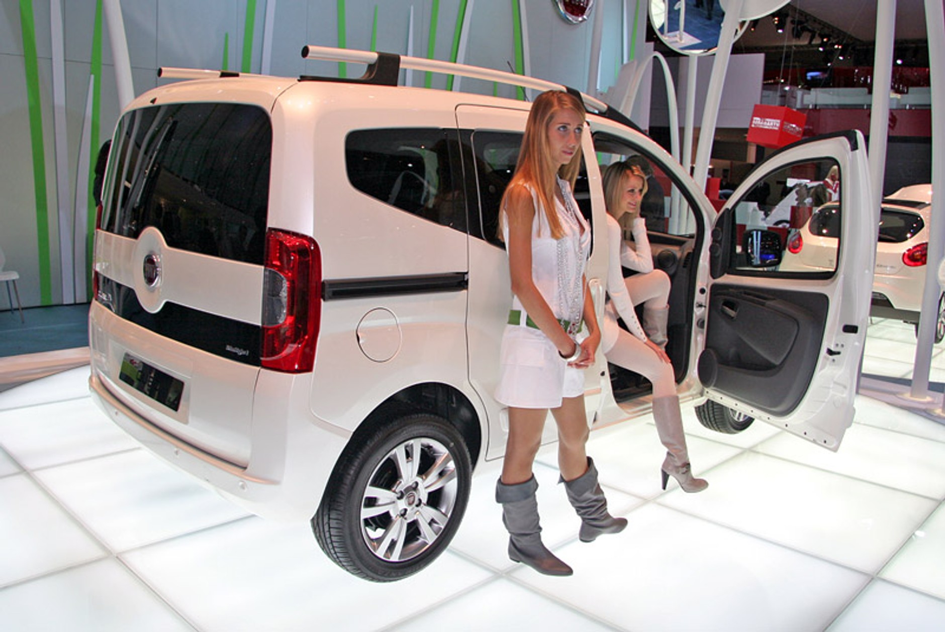 Terminy salonów samochodowych w 2009 roku