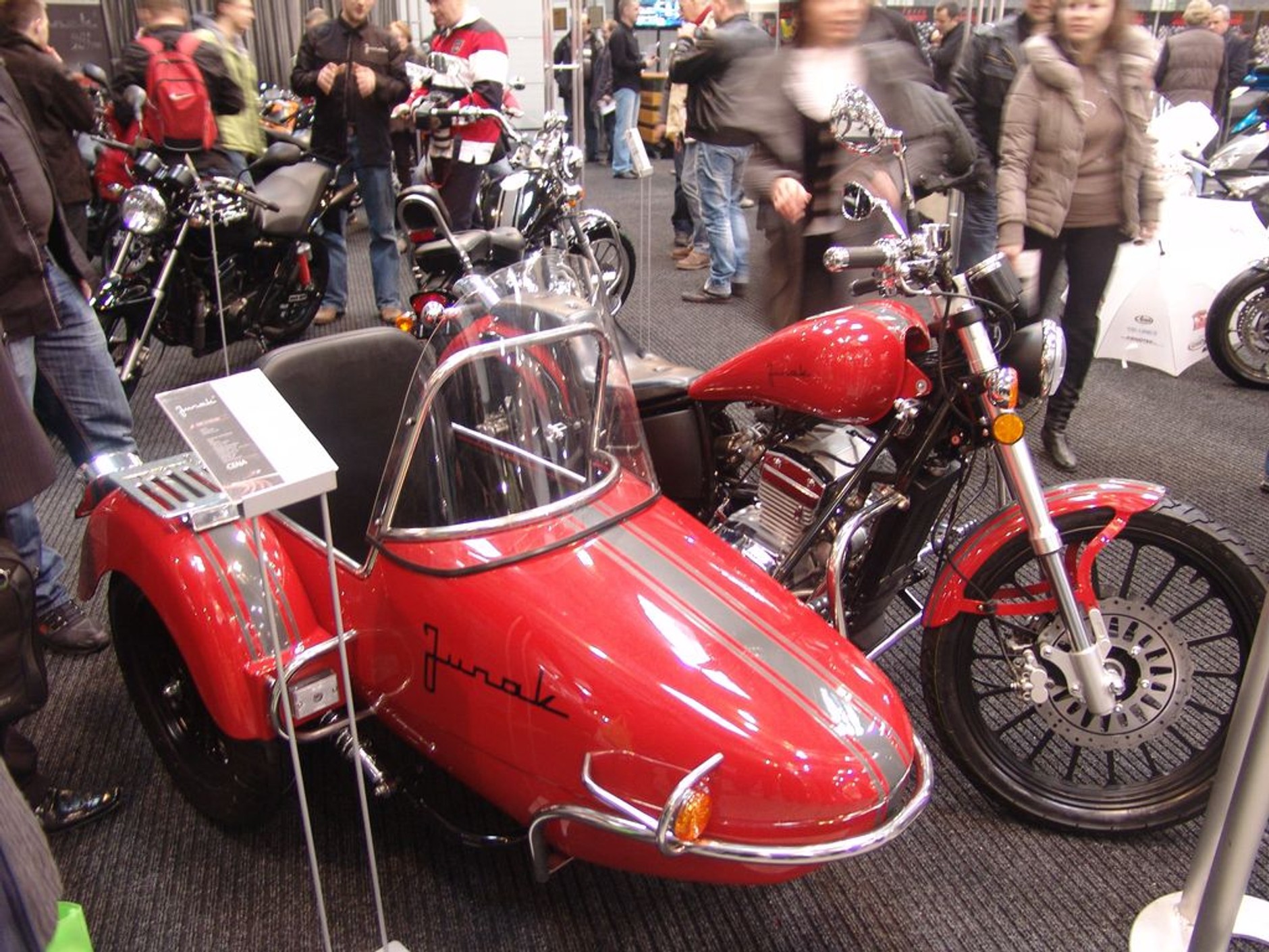 III Ogólnopolska Wystawa Motocykli i Skuterów: premiery i atrakcyjne hostessy (galeria)