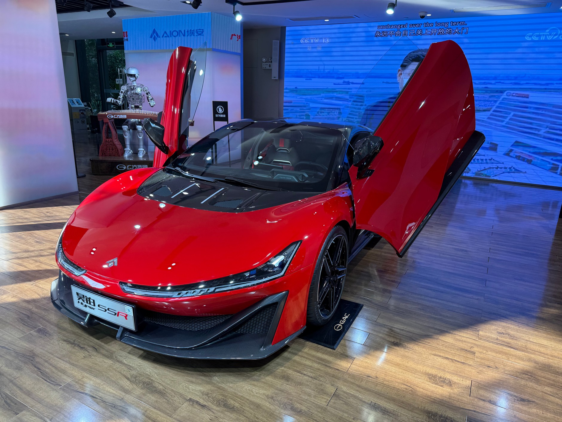 Hyper SSR – sportowy "supersamochód" produkowany przez GAC, wykonany w znacznej mierze z karbonu z przyspieszeniem do setki w 1,9 s. Auto wydaje się bardziej nośnikiem technologii niż autem do jazdy na co dzień, ale jest sprzedawane i – o dziwi – na linii produkcyjnej Hypera SSR widać duży ruch