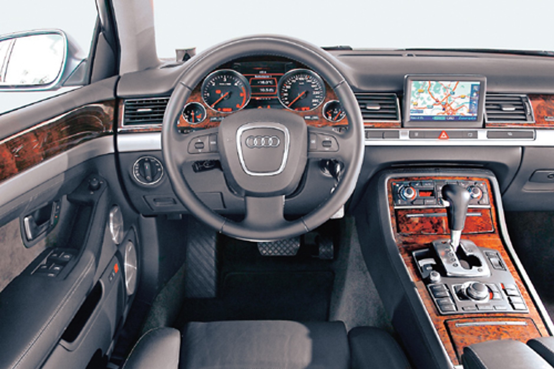 Audi A8, Mercedes klasy S, BMW 7 kontra Lexus LS 600h - Z widokiem na sukces