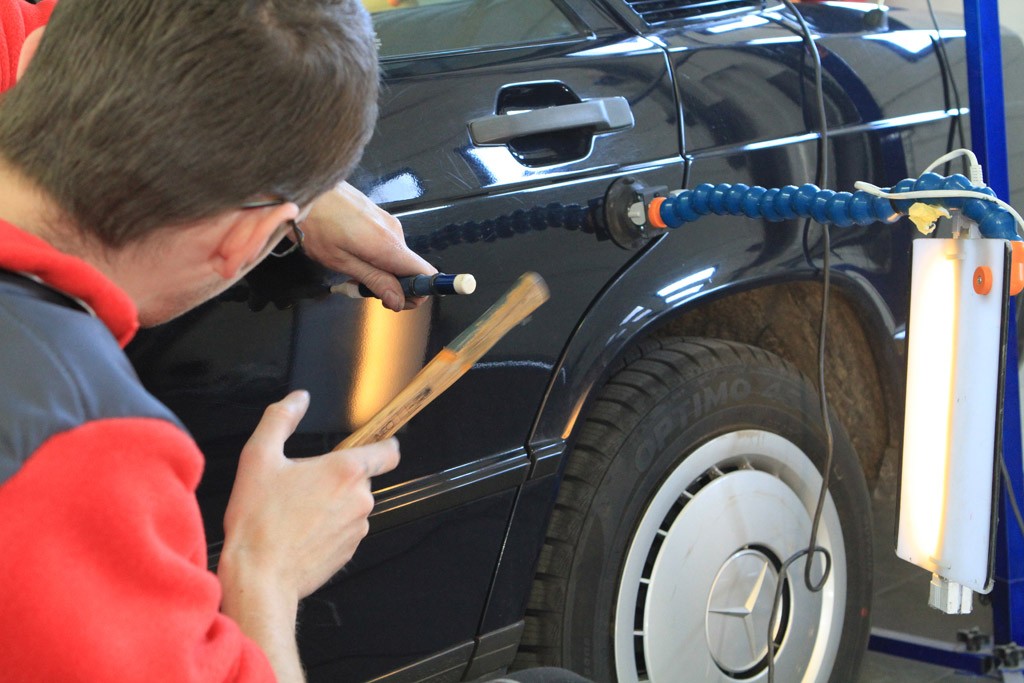 Jak tanio usunąć szkodę parkingową?