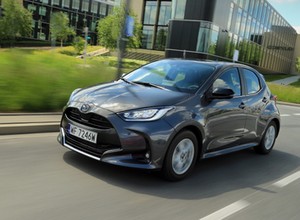 Mazda 2 Hybrid to lek na drogie paliwo. Przekonajcie się dlaczego