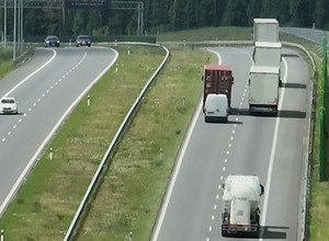Policyjne nagrania z drogi ekspresowej S5. Kierowcy niczego się nie spodziewali