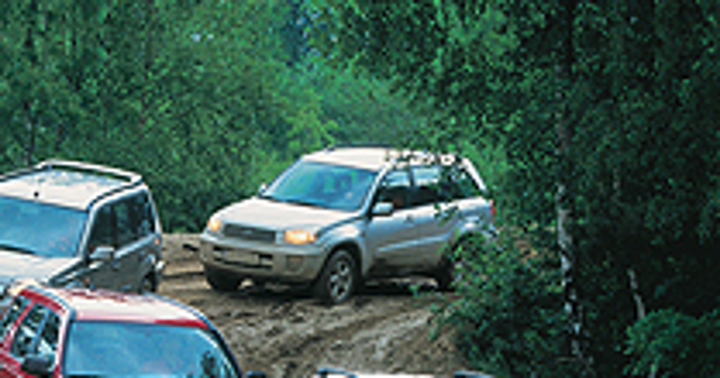 Jeep Cherokee, Nissan X-Trail, Honda CR-V i Toyota RAV4 - Konkurencyjne SUV-y z silnikami benzynowymi