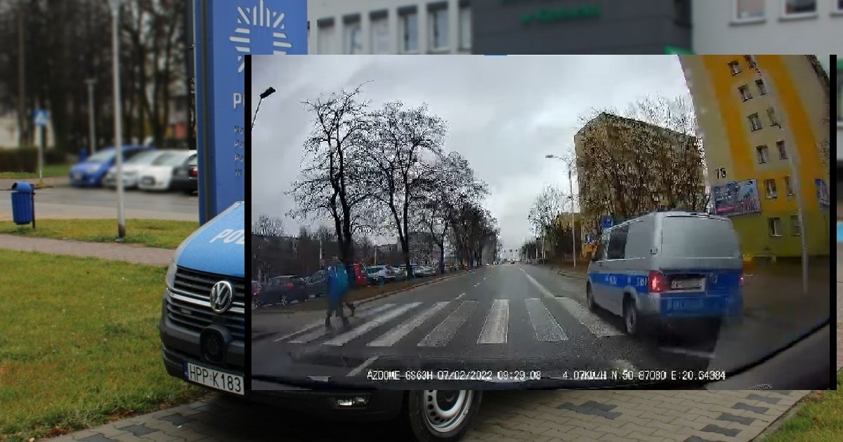 Radiowóz omijający na przejściu dla pieszych