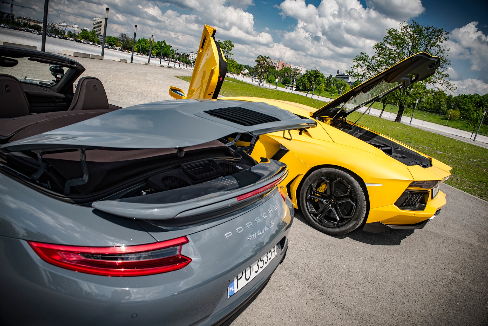 Lamborghini Aventador Coupe vs. Porsche 911 Tubo Cabrio