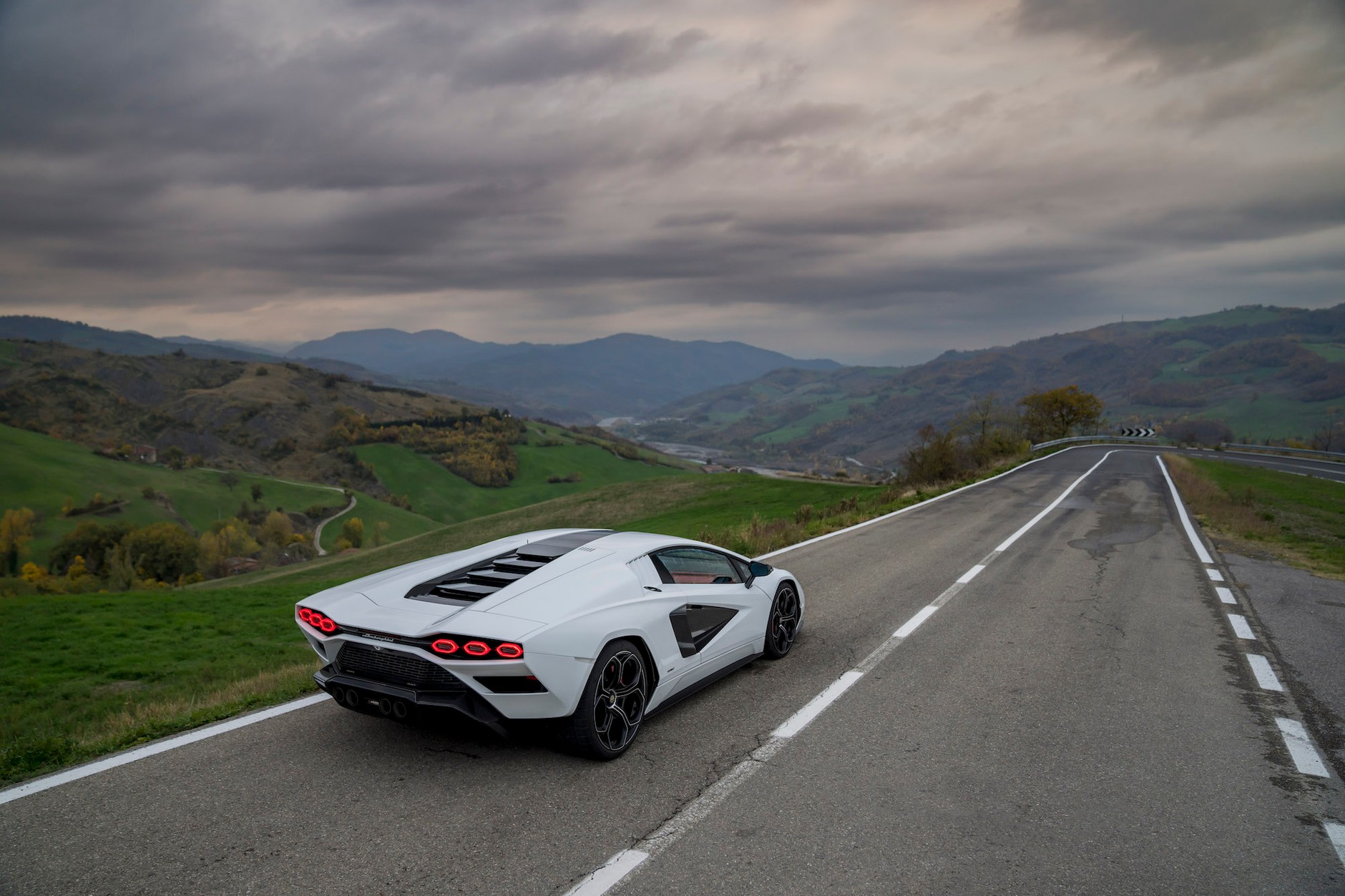 Lamborghini Countach LPI 800-4 rusza w drogę