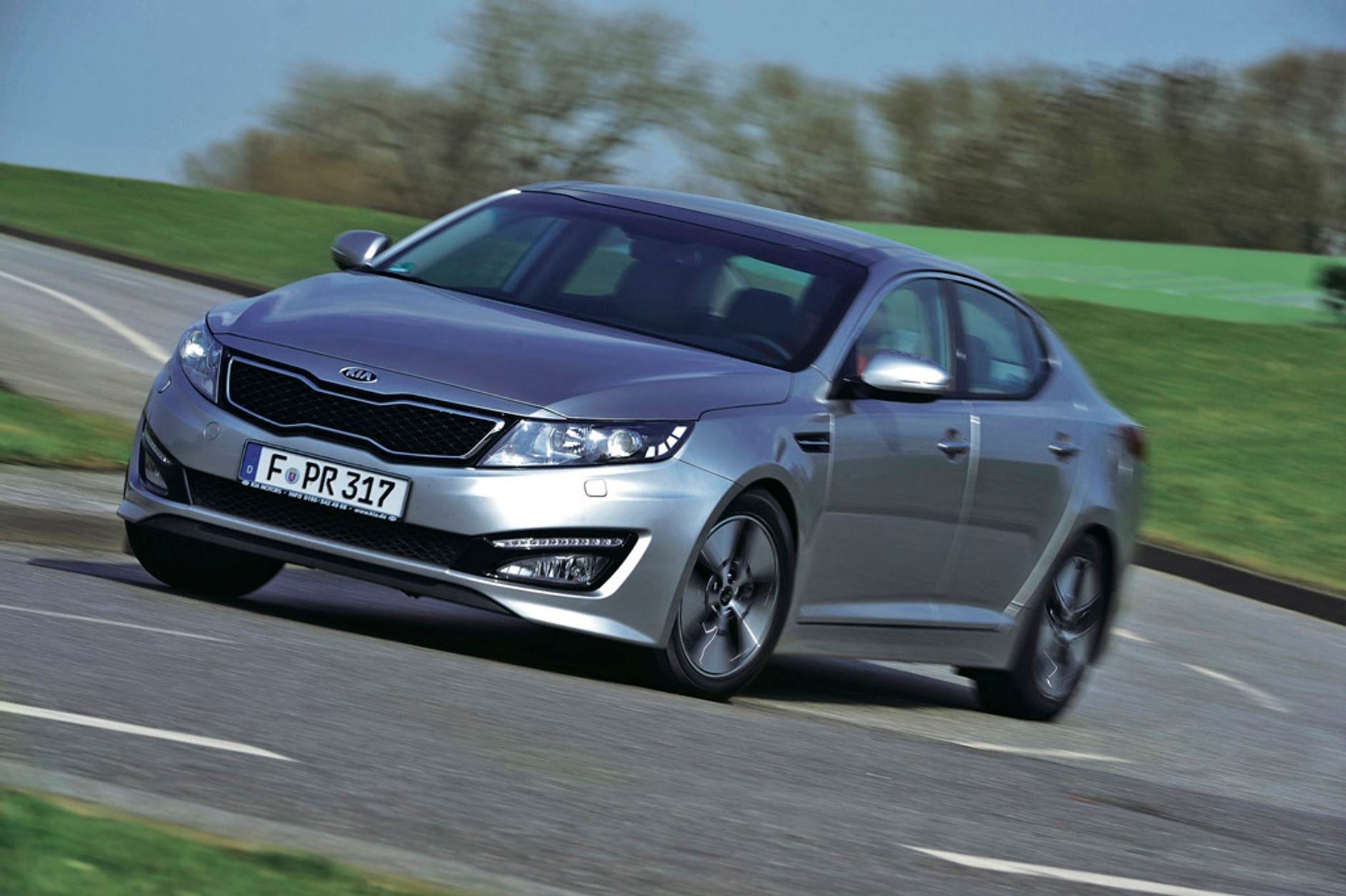 Opel Ampera kontra Kia Optima, VW Jetta i Toyota Prius: która hybryda jest najlepsza?