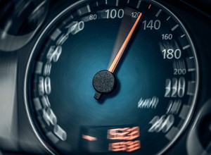 Pani prawnik pokazała, jak przekracza prędkość o 85 km/h. Samorząd radcowski reaguje