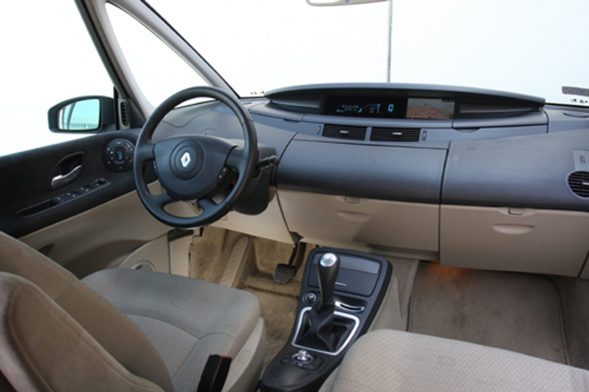 Ford Galaxy kontra Renault Grand Espace i Peugeot 807: Megavan kontra weterani