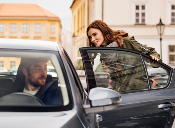 W przejazdach z aplikacji ma być bezpieczniej. Będą nowe przepisy