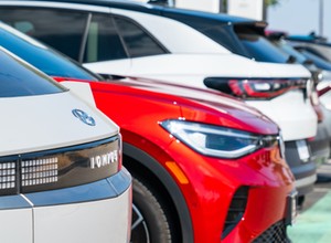 Specjaliści wieszczą klęskę programu NaszEauto. Na razie interesują się nim głównie JDG