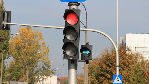 Zielona strzałka warunkowa i system Red Light. Będzie mandat?