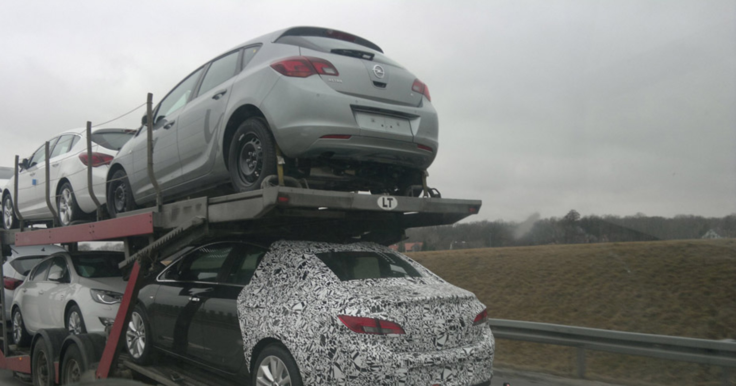 Nowy Opel Astra Sedan przyłapany!