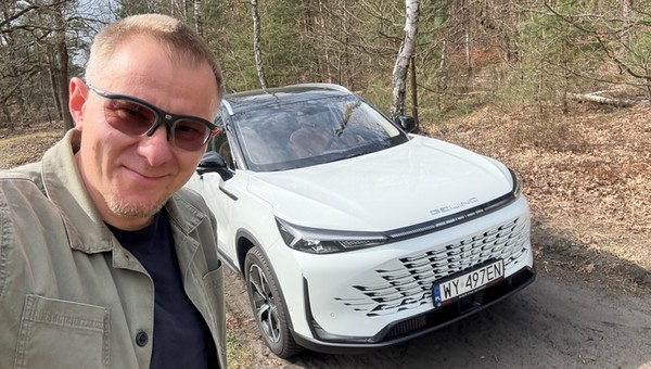Jeździłem "chińską Warszawą". To auto budzi zachwyt, a po chwili furię