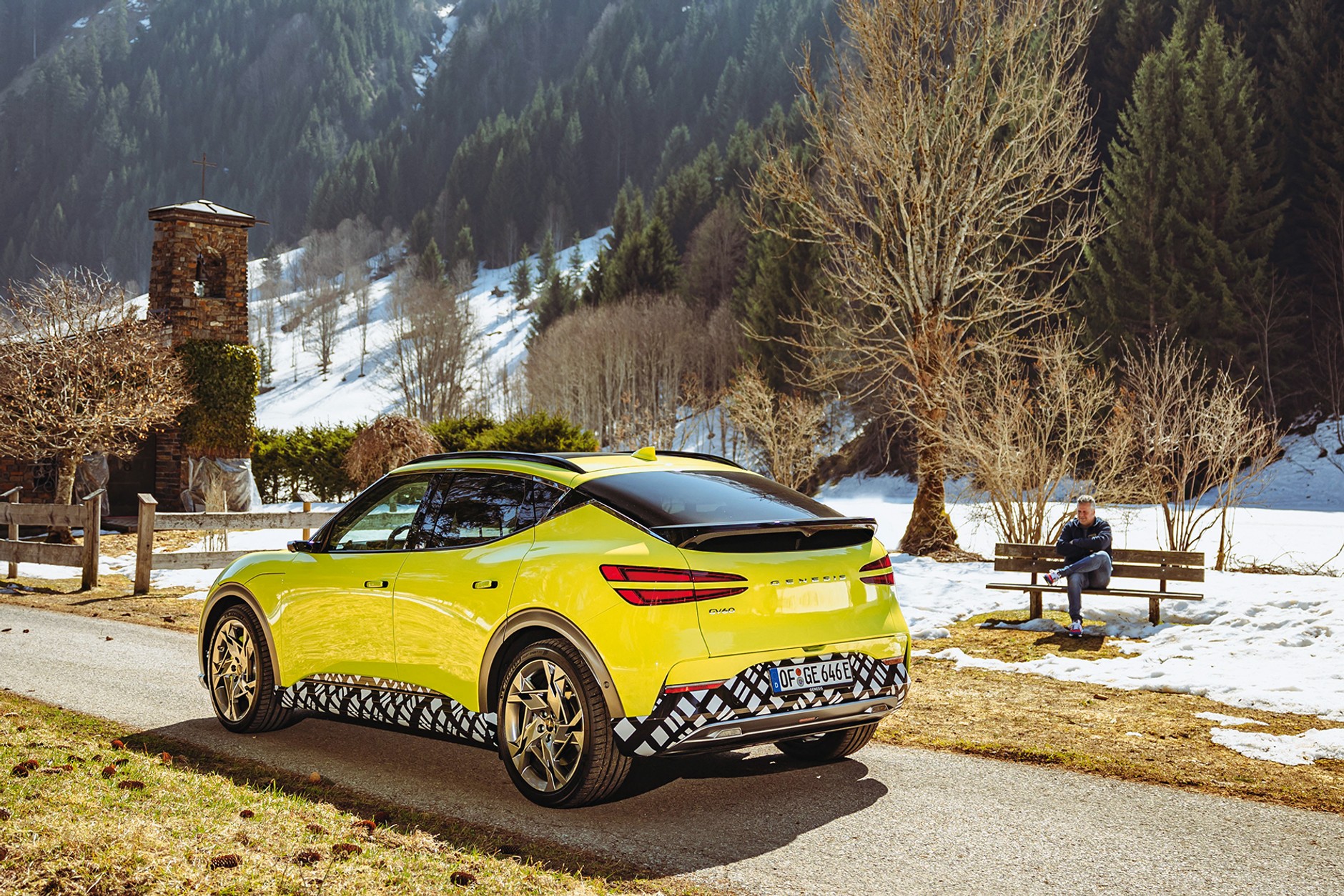 Genesis GV60 w drodze przez Alpy