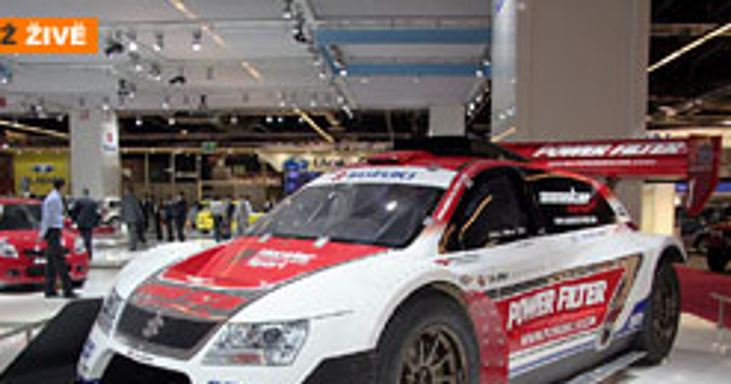 Paryż na żywo: dwa razy sportowe Suzuki