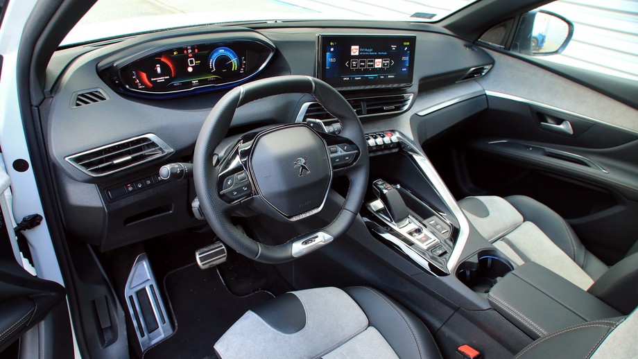 PEUGEOT 3008 HYBRID4 300 e-EAT8