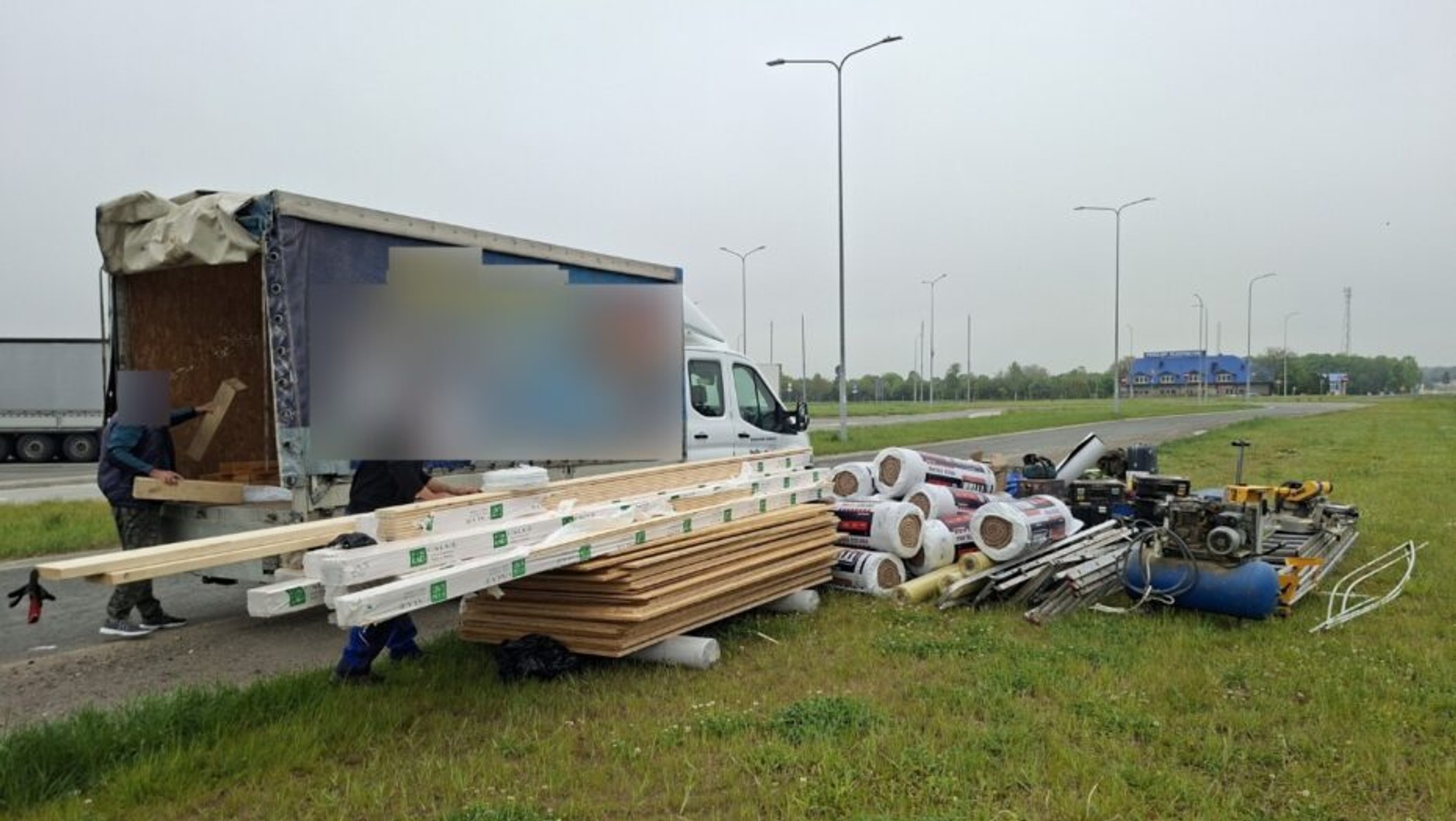 Samochód dostawczy zatrzymany na drodze ekspresowej S19