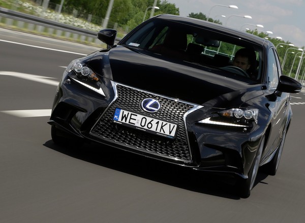 Lexus IS 300h F Sport - Napęd godny uznania