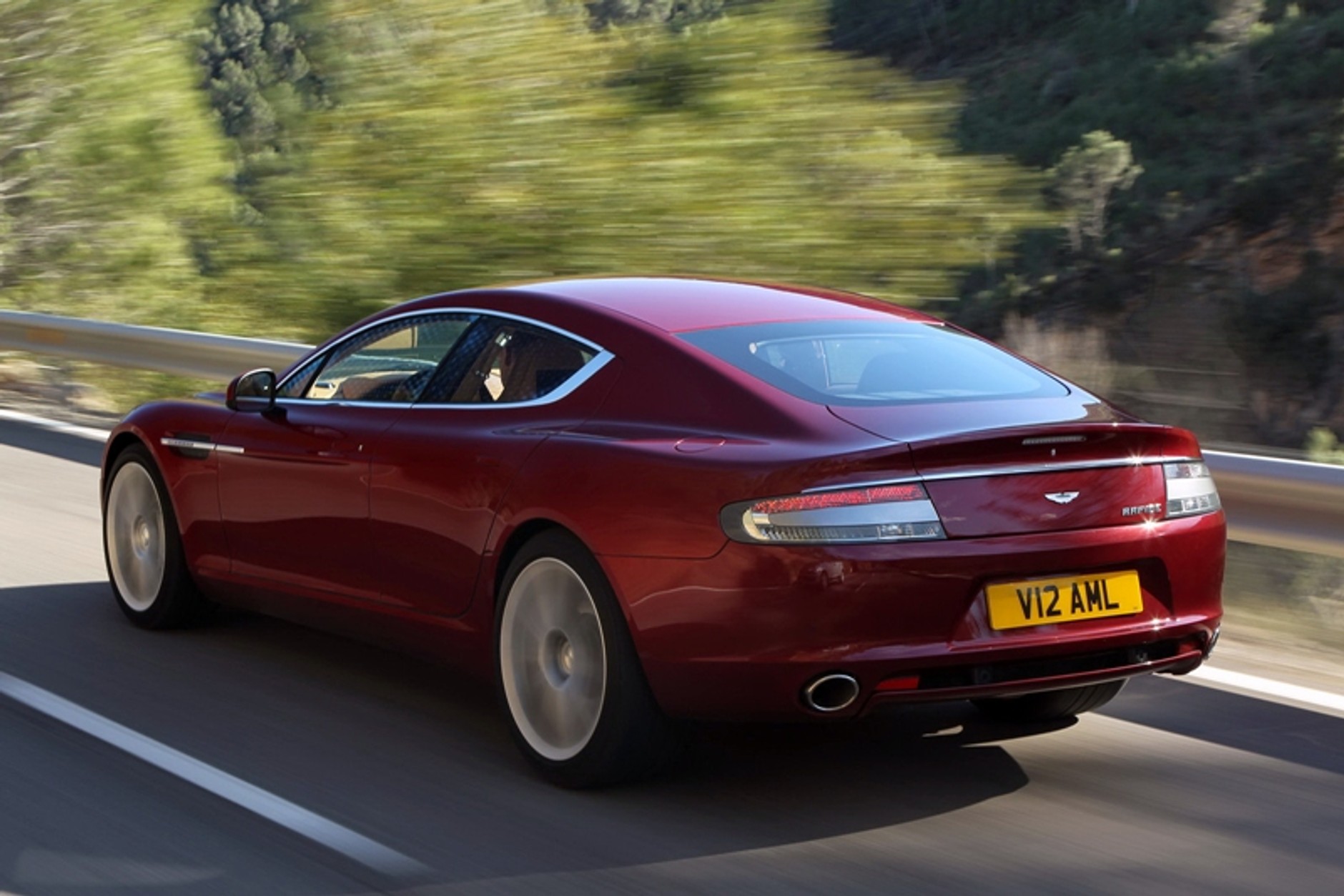 Aston Martin Rapide – z pięknem trzeba obcować