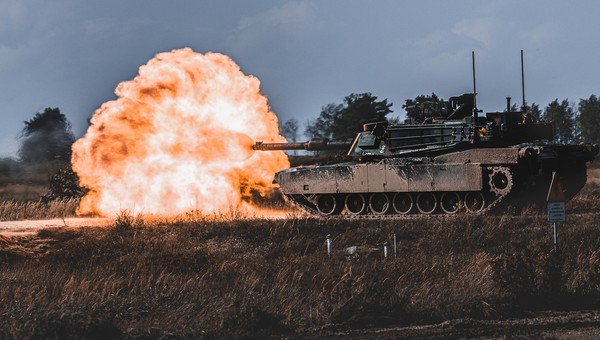 Czołg Abrams na poligonie