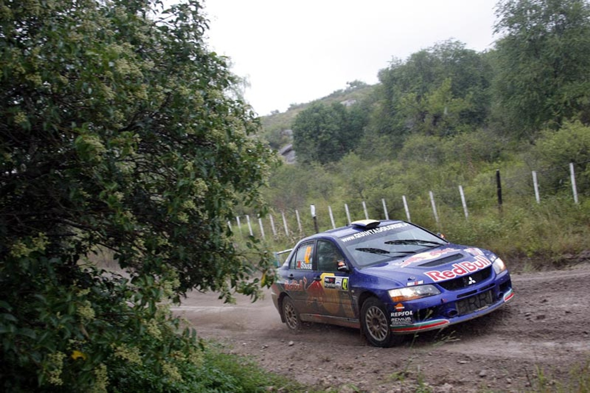 Rajd Argentyny 2008: Loeb zdecydowanym liderem (I. etap)
