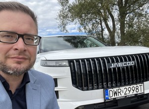 Jeździłem nowym chińskim spalinowym SUV-em. Jaecoo 7 ma fenomenalną cenę, a bez dopłaty coś z najdroższych limuzyn