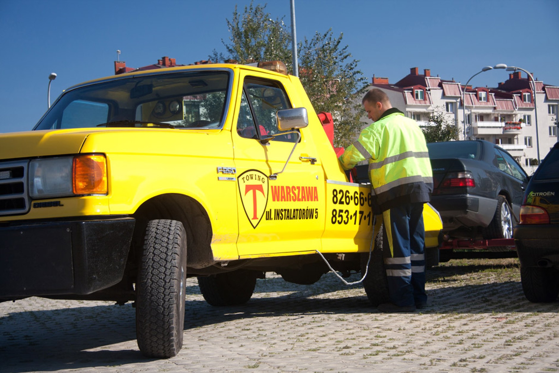 Kiedy policja i straż miejska mogą odholować auto