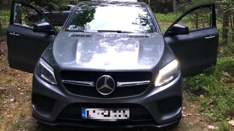 Policja odzyskała kilka aut, w tym Mercedesa o wartości 300 tys. złotych