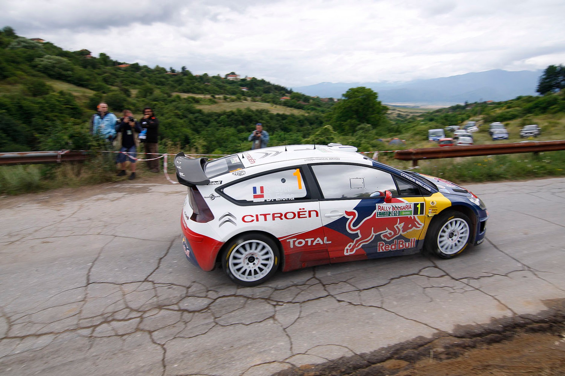 Citroën Total WRT taranuje konkurentów (galeria Rallyworld©Willy Weyens)