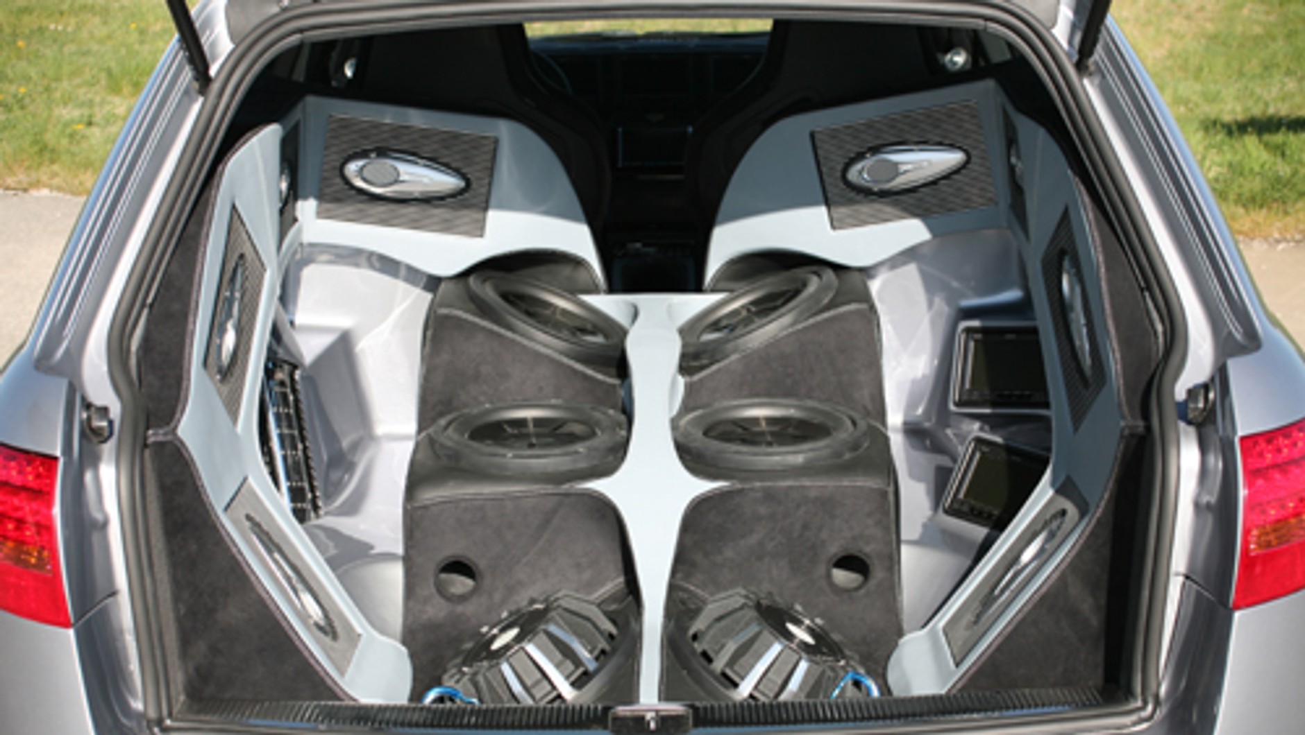 Car Audio - Moc pod kontrolą