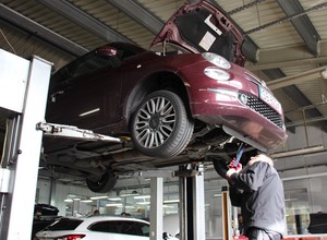 Jeździsz do ASO? Pieniądze "stracone" w serwisie możesz odzyskać przy odsprzedaży auta