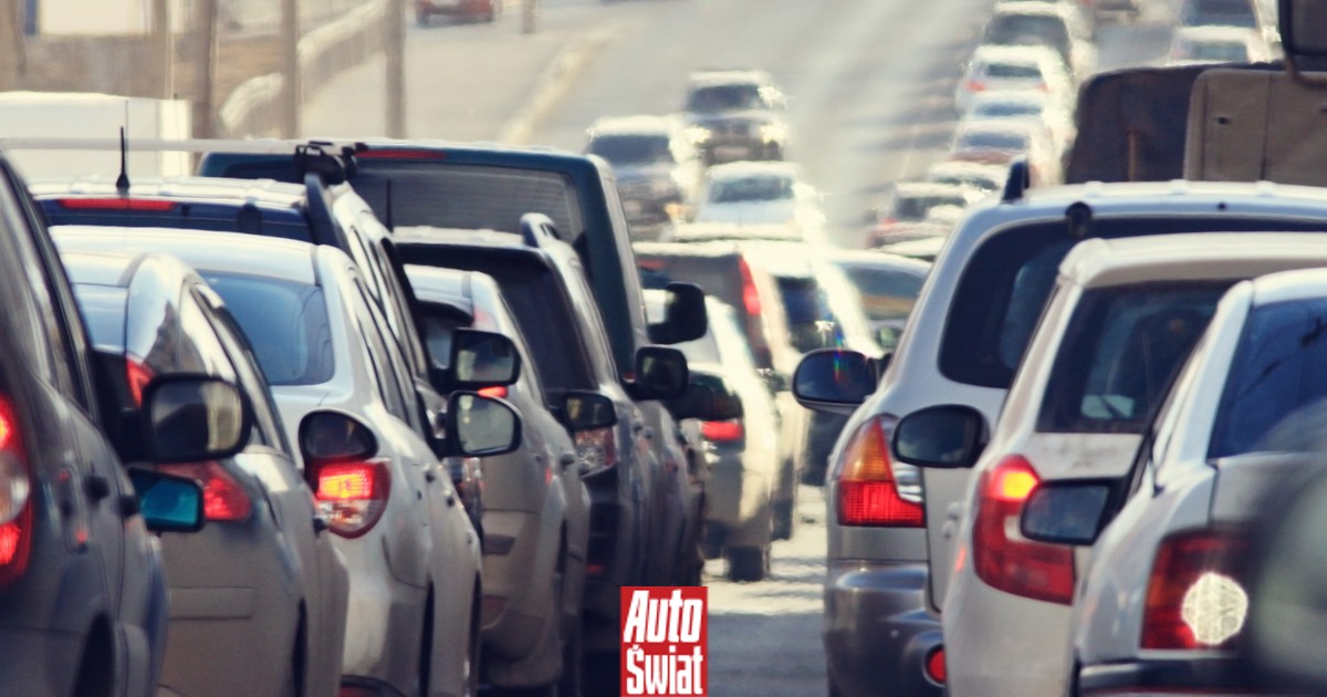 KPO. Plany rządu wobec kierowców. Wkrótce podatek od rejestracji auta spalinowego, a potem od posiadania?