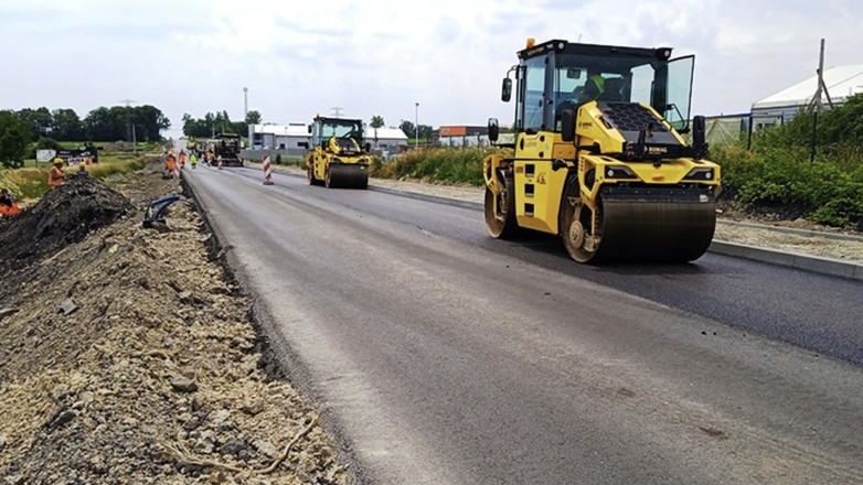 Przebudowa DW 928 wykonana w połowie