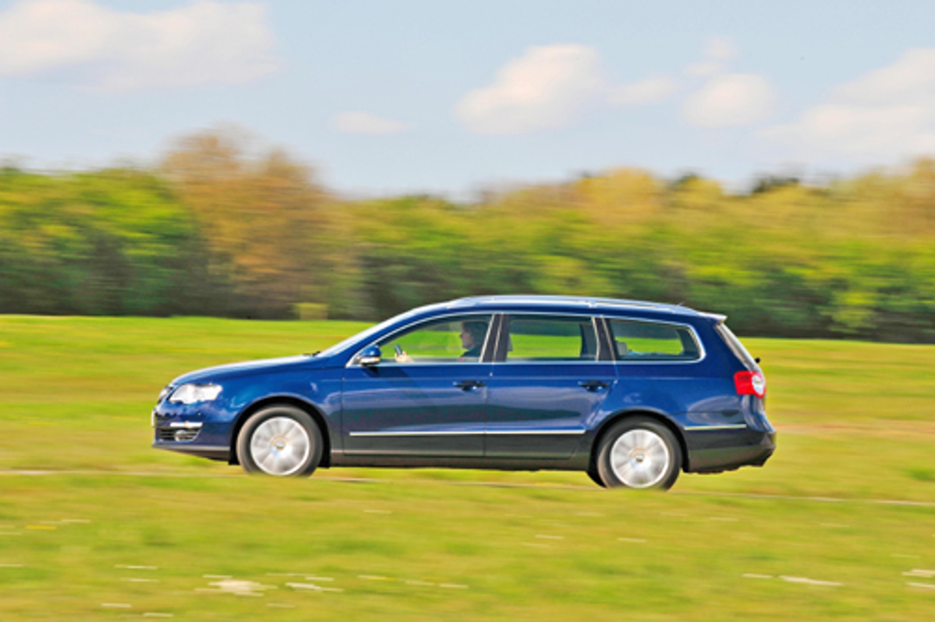 Volkswagen Passat kontra Renault Laguna, Ford Mondeo i Citroen C5 - Nowe turbo kombi na wakacje