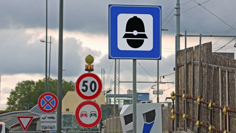 Znak ostrzegający przed fotoradarem we Włoszech