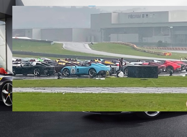 Pogoda ich zaskoczyła. Kilkanaście Ferrari zalanych przez deszcz!